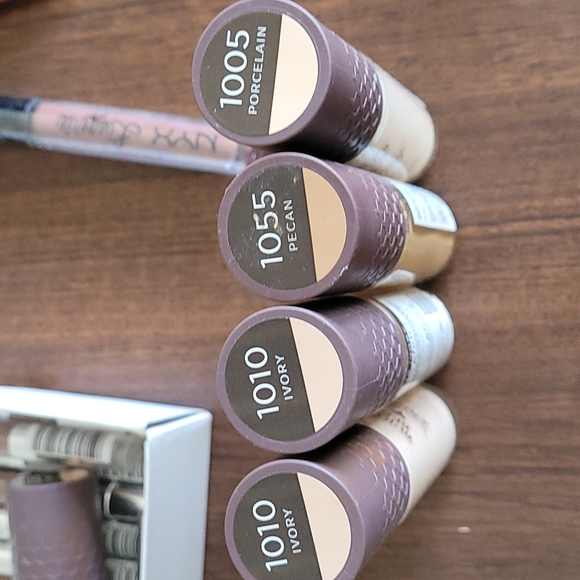 Burt's bees goodness glows - Picture 1 of 4